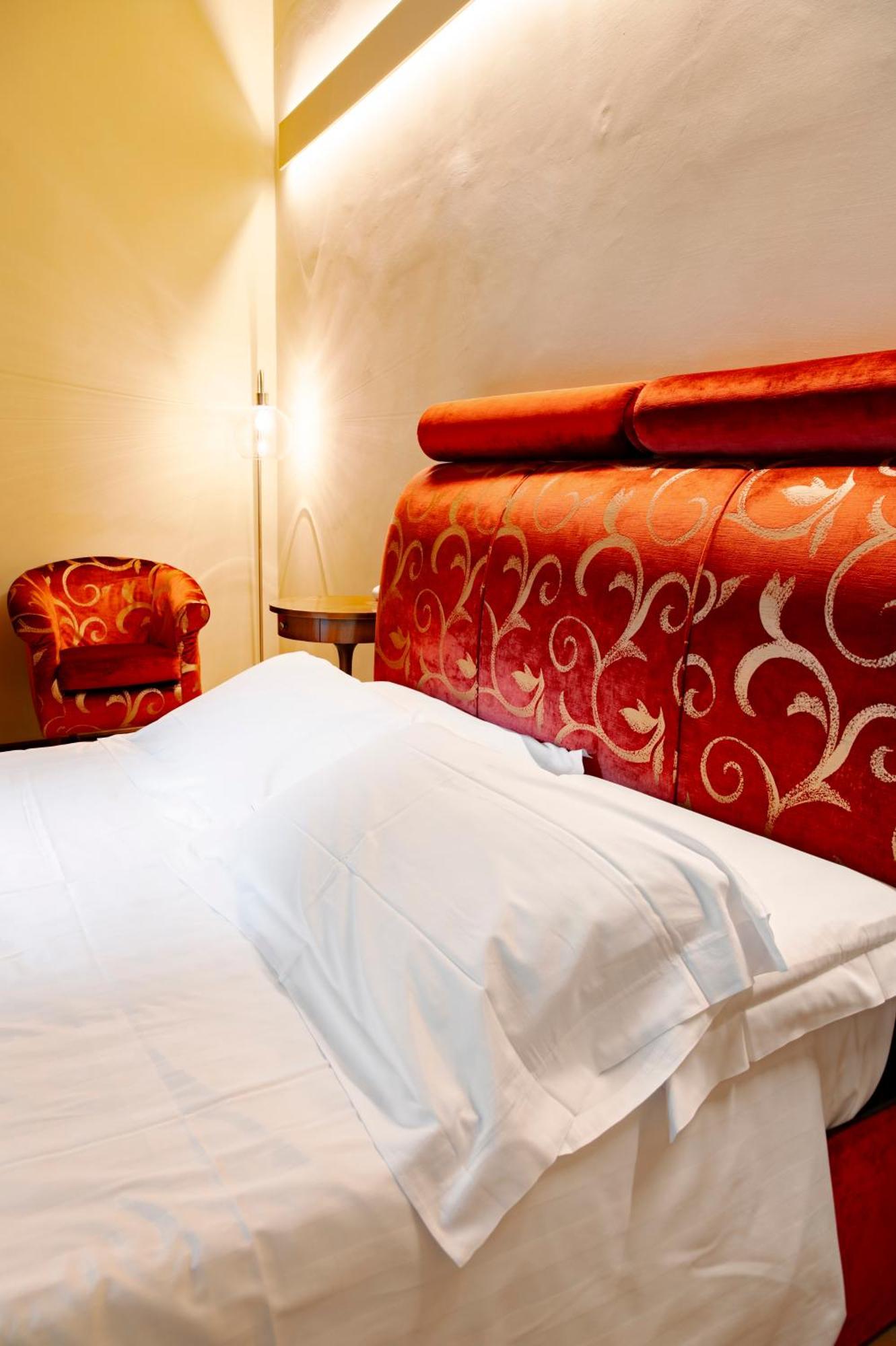 Urbino Apartments - Palazzo Paltroni Studio ภายนอก รูปภาพ